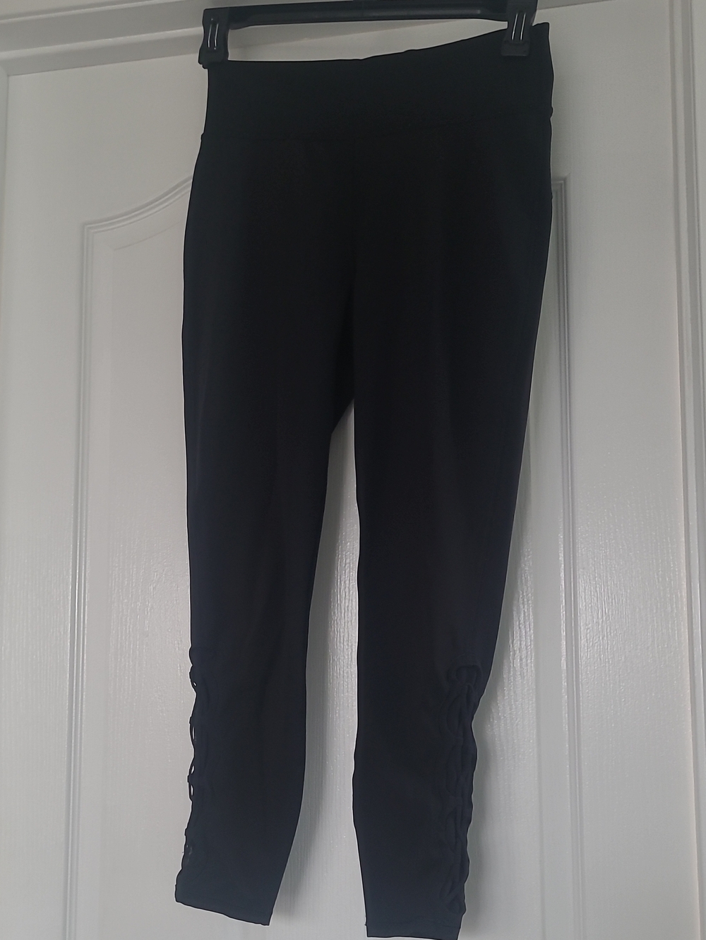 Lulu Lemon Women’s Black Cropped Performance Leggings
